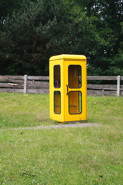 Gelbe Telefonzelle auf Neuwerk